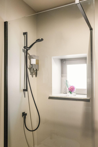 Bathroom 2, Casa San Lio, Syracuse