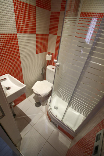 Bathroom 2, Hostal Foster, Madrid