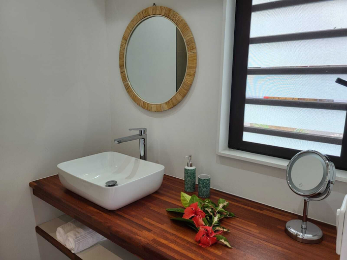 Bathroom 4, Fare MANTA