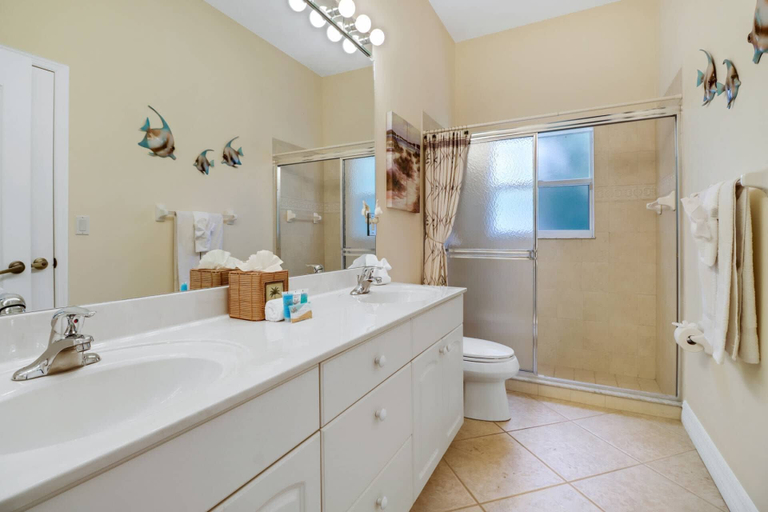 Bathroom 4, 1924 SW 53rd Ln, Lee