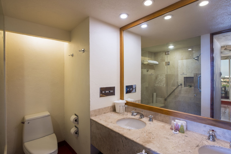 Bathroom 4, Club Regina Puerto Vallarta managed by Accor, Puerto Vallarta
