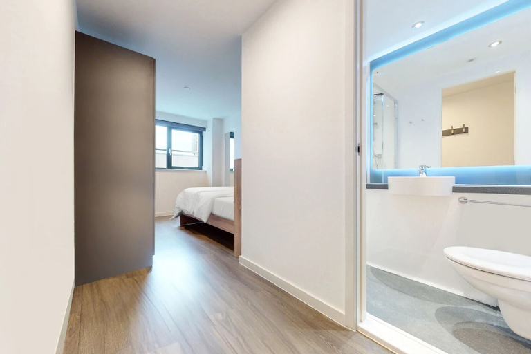 Bathroom 3, Barnard Point in London - Campus Accommodation, London