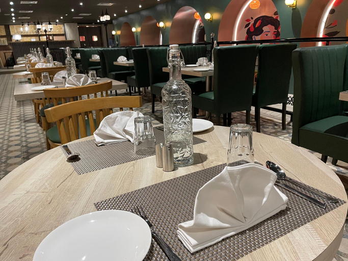 Food & Drinks 2, SK Premium Park, World Square Mall, Gautam Buddha Nagar