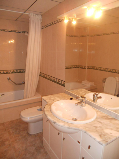 Bathroom 2, Apartamentos Palas Salou, Tarragona