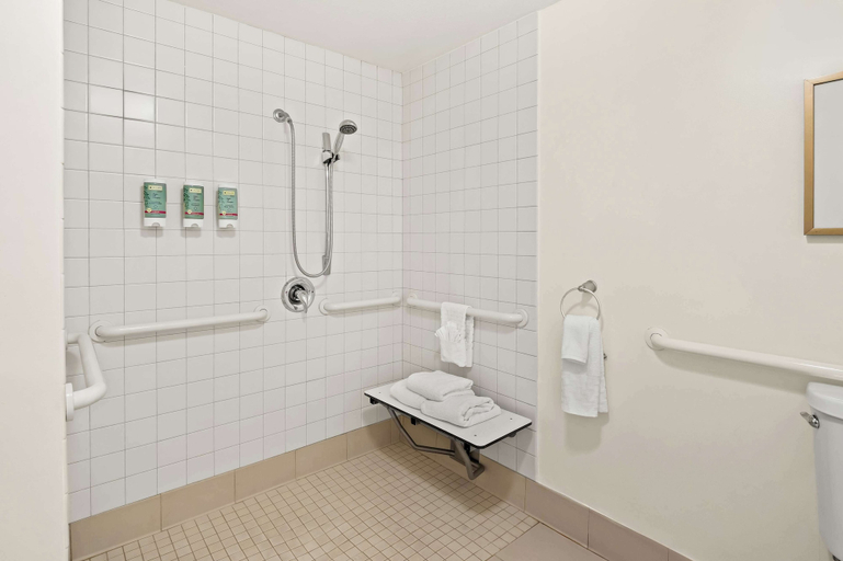 Bathroom 4, Best Western Ontario Mills Mall, San Bernardino
