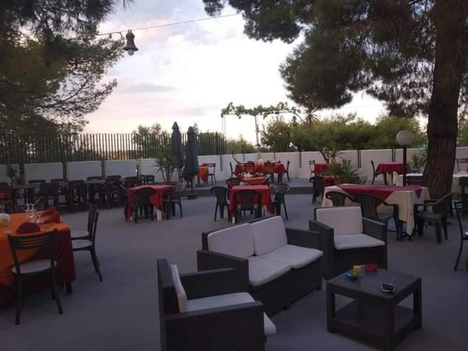 Others 2, Villhour ristorante e B&b, Cosenza