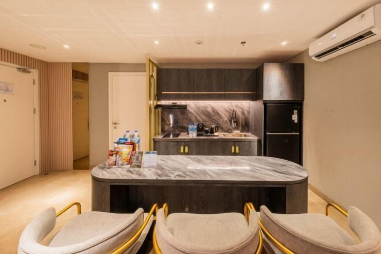 Dining Room 24