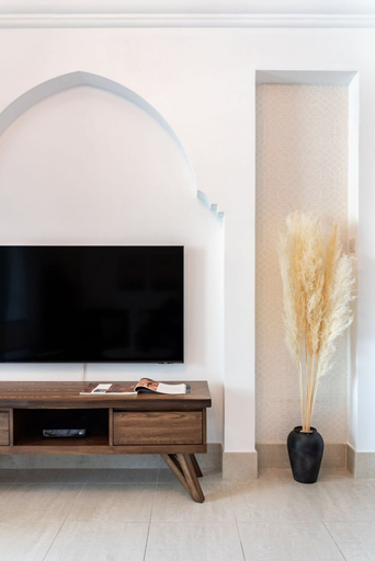 Room 3, Silkhaus Arabian Vibes Souk al Bahar Access Pool, Dubai