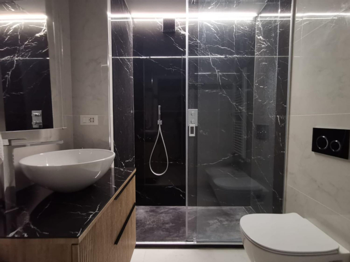 Bedroom 2, Jacuzzi Luxury Apartment in the Town Centre, Torino