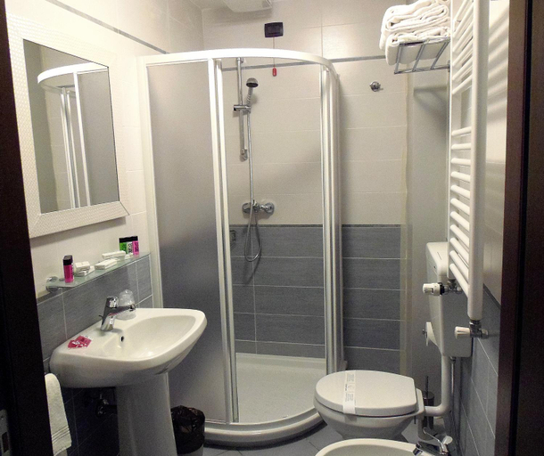 Bathroom 3, Hotel Lido INN, Lucca