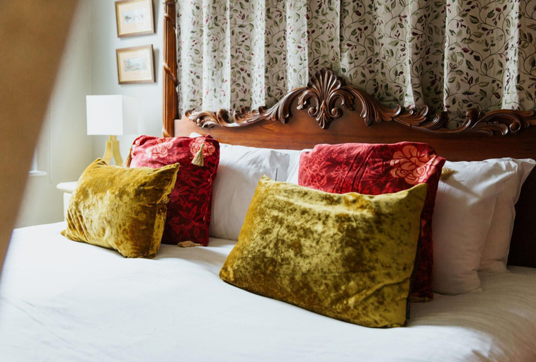 Bedroom 5, The Suite Cardiff City Centre Private Parking, Cardiff