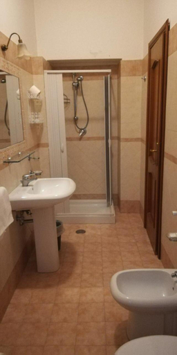 Bathroom 4, Hotel Universo, Frosinone