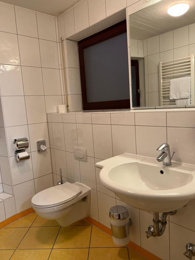 Bathroom 4, The Season, Karlsruhe