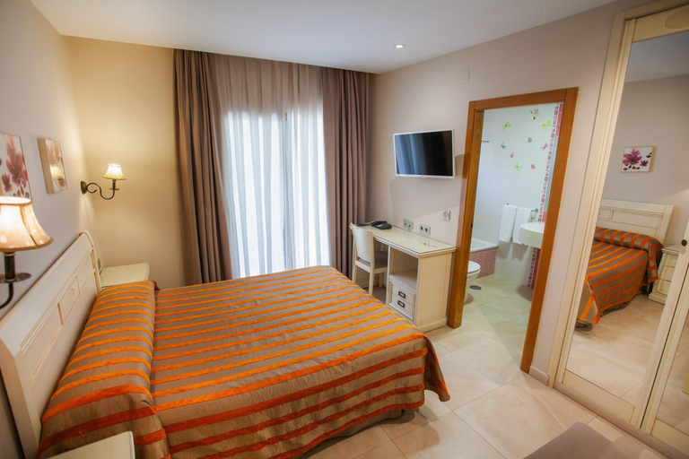 Bedroom 3, Hotel Versalles, Alicante