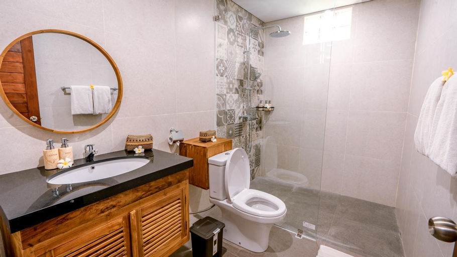 Bathroom 11