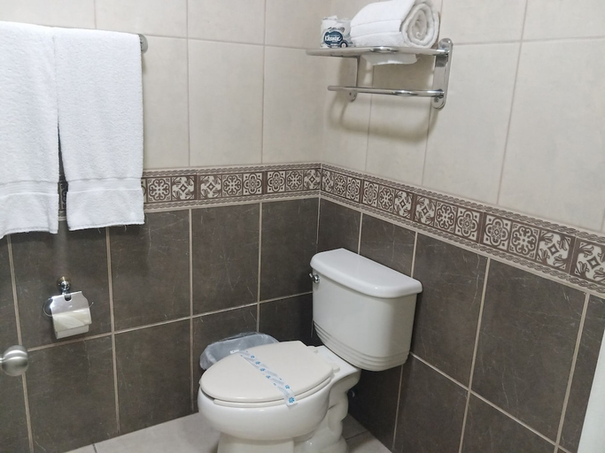 Bathroom 2, Baja Inn Hoteles Ensenada, Ensenada
