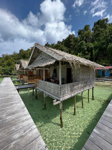 Exterior & Views 1, Junior Homestay, Raja Ampat