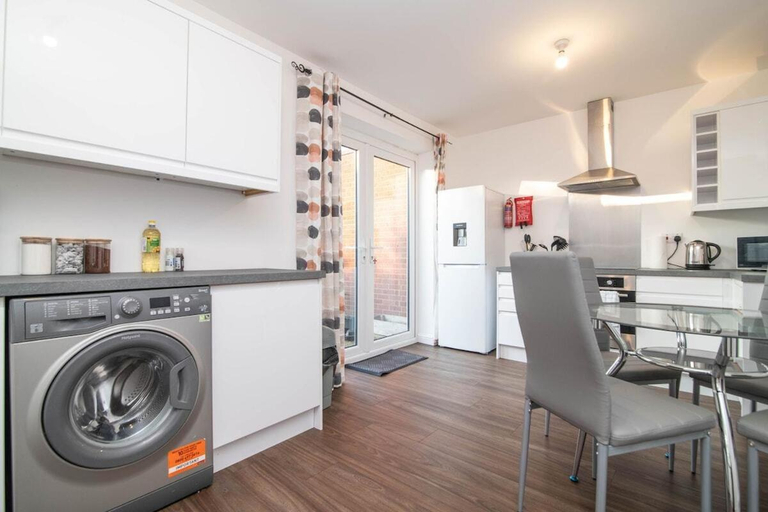 Others 3, Spacious two bed house with parking and garden, Dudley