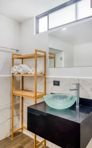 Bathroom 3, VN Hotel, Monterrey