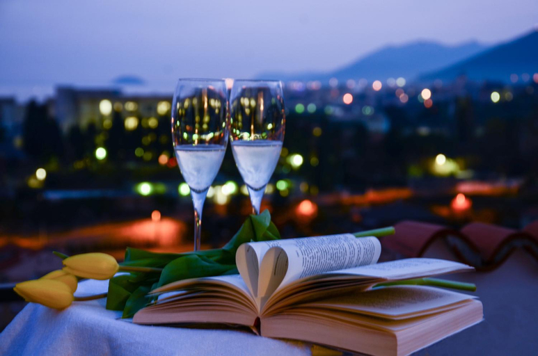 Food & Drinks 4, Residence Dei Fiori, Savona