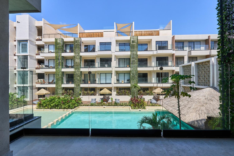 Exterior 5