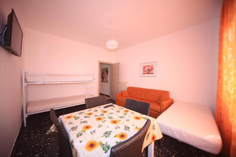 Bedroom 2, Aurelia 158, Savona