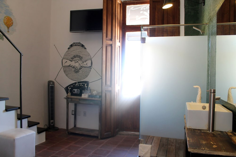 Bathroom 3, Kuku Rukú, Querétaro