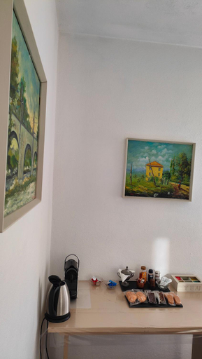 Others 3, B&B Petit dejeuner, Genova