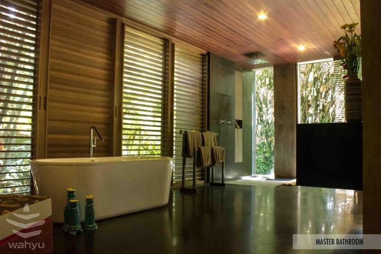 Bathroom 2, Unique architect-designed Villa & Tropical garden in Seminyak, Denpasar