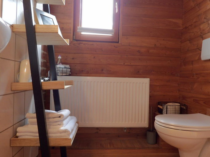 Bathroom 16