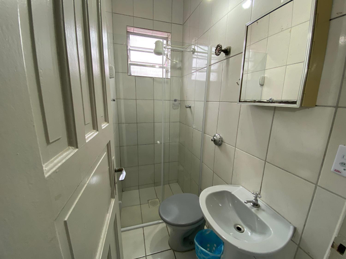 Bathroom 3, Hotel Caiçara, Santos