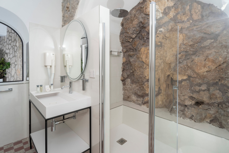 Bathroom 5, Villa L'Ara, Napoli