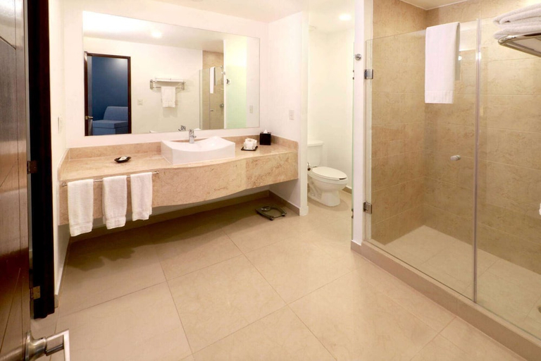 Bathroom 4, Courtyard by Marriott Guadalajara Andares, Zapopan