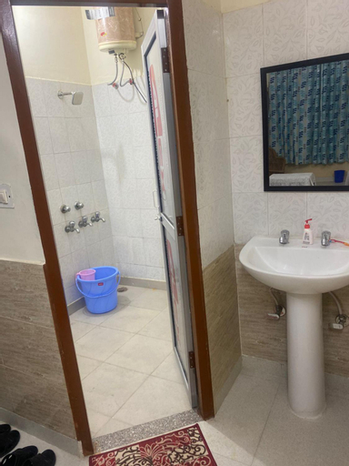 Bathroom 10
