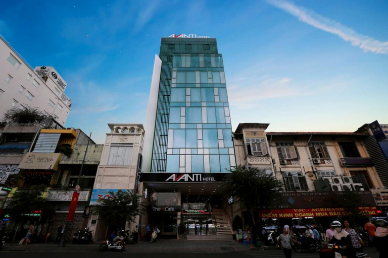 Exterior & Views