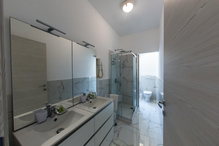Bathroom 4, Ligure Residence Appartamenti per Vacanze, Savona