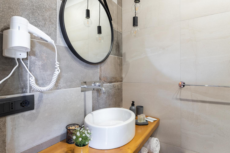 Bathroom 2, Old Rooms, Cagliari