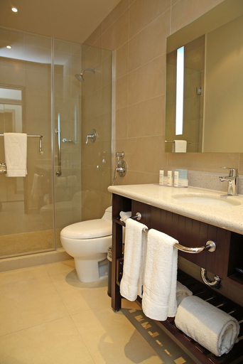 Bathroom 5, Hampton By Hilton Panama, Panamá