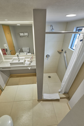 Bathroom 3, City Express Suites by Marriott Anzures, Mexico City