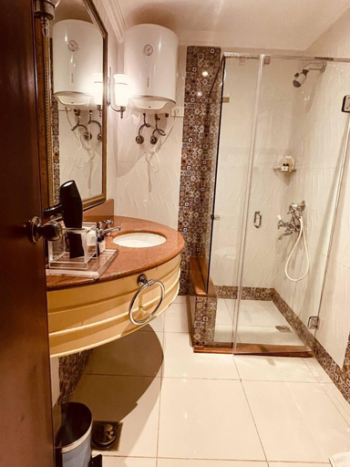 Bathroom 4, Pyramids Tower Inn, Al-Ahram
