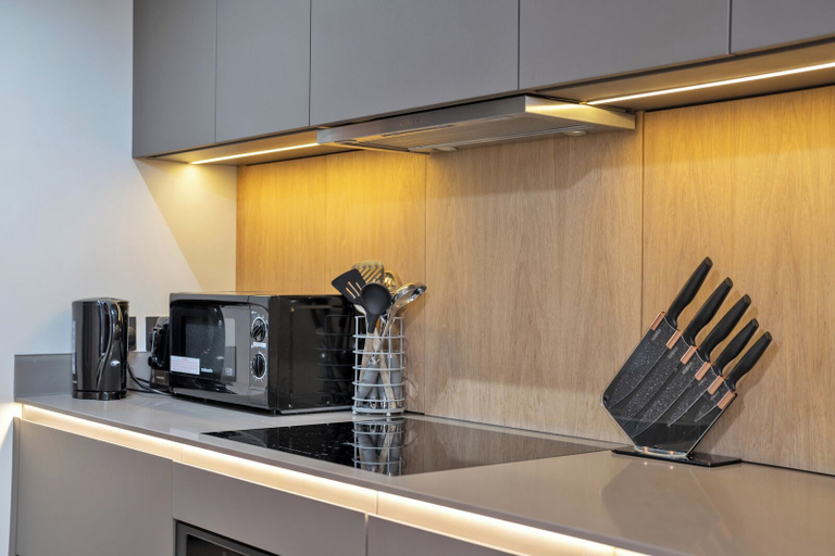 Others 4, The Hans Residences, London