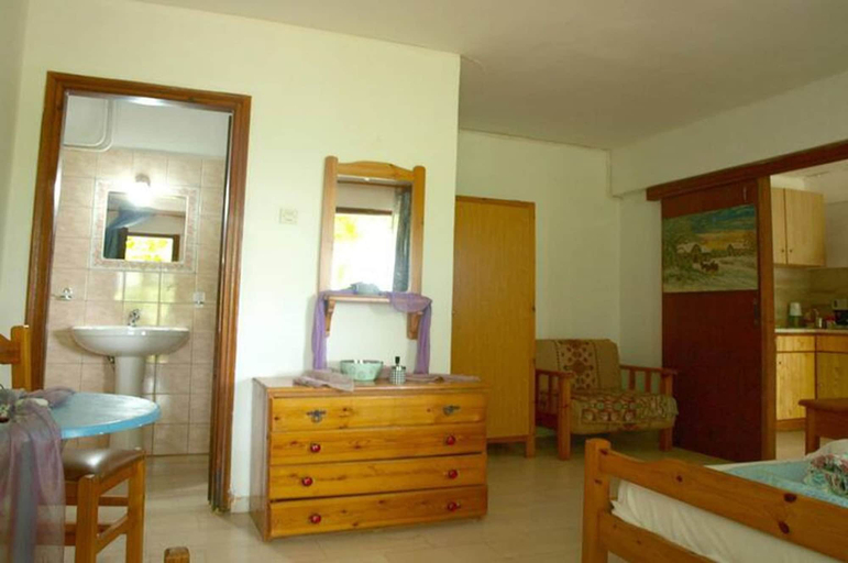 Room 4, Paradeisos Flatlet With Garden View, Thessaly