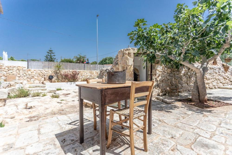 Others 5, Trullo Santovia, Lecce