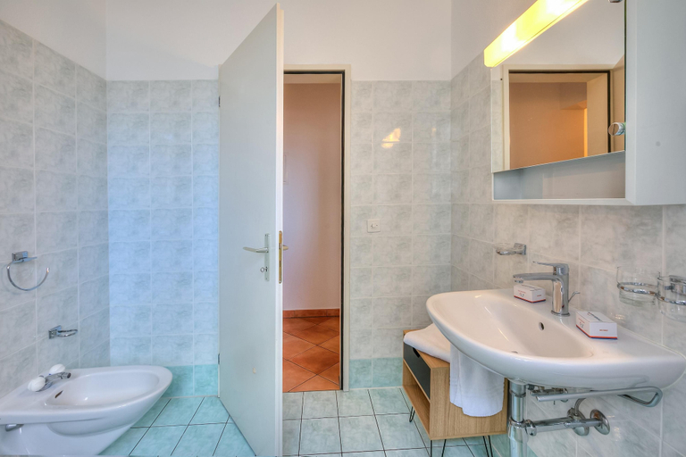Bathroom 3, Bellinzona in Centro, Bellinzona