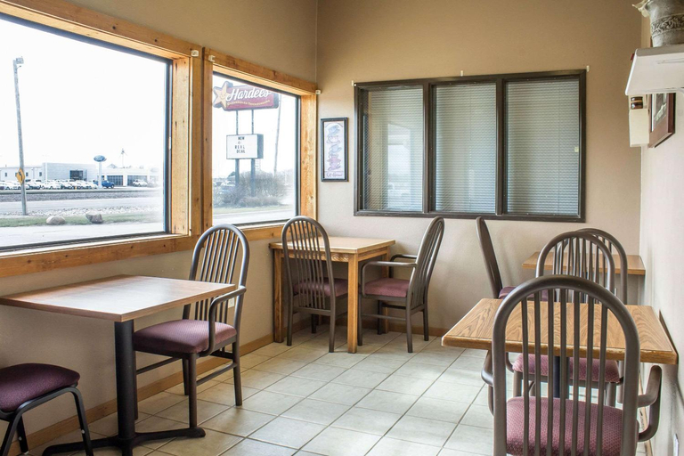 Others 5, Le Mars Inn and Suites, Plymouth