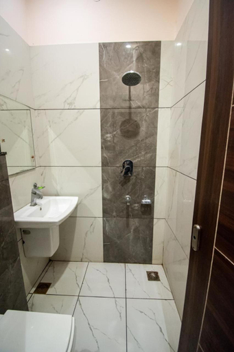 Bathroom 3, Hotel 7PM, Shahid Bhagat Singh Nagar