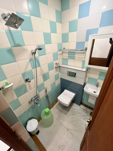 Bathroom 5, Hotel Royal Inn, Morbi