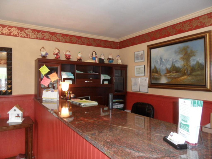 Food & Drinks, Seven Dwarfs Motel & Cabins, Warren