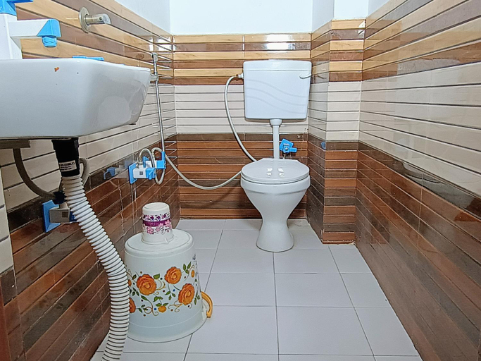 Bathroom 3, vaidehi homlee premium stay, 3kms from Shri Ram janmbhoomi, Ayodhya, Faizabad