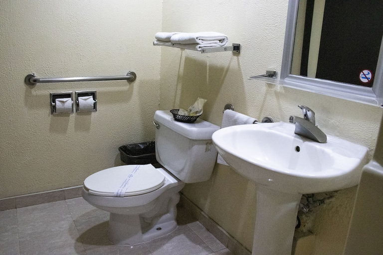 Bathroom, Hotel Santa Irene, Guadalajara